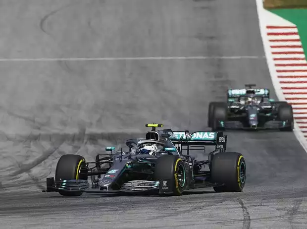Valtteri Bottas, Lewis Hamilton Titel-Bild zur News: Valtteri Bottas, Lewis Hamilton
