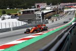 Charles Leclerc (Ferrari) und Valtteri Bottas (Mercedes) 