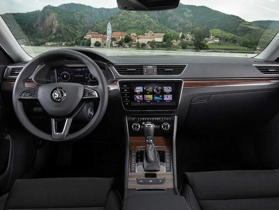 Skoda Superb Scout (2019)