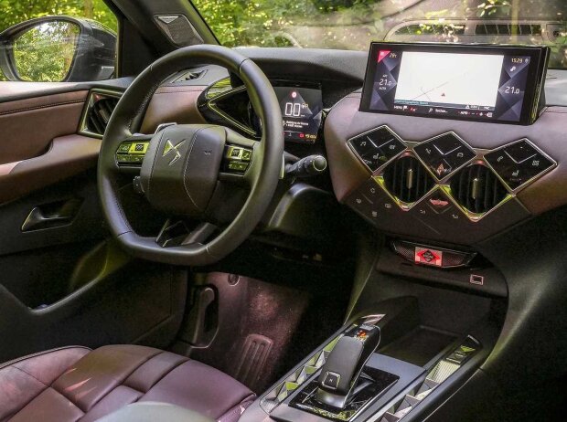 Innenraum und Cockpit des DS 3 Crossback PureTech 155 (2019) Innenraum und Cockpit des DS 3 Crossback PureTech 155 (2019)