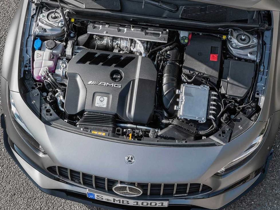 Motor des Innenraum und Cockpit des Mercedes-AMG A 45 4MATIC+ (2019)