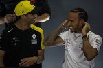 Daniel Ricciardo (Renault) und Lewis Hamilton (Mercedes) 