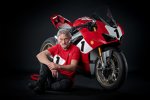 Carl Fogarty mit der Ducati Panigale V4S 916 Tribute Edition