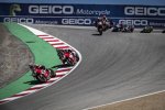 Alvaro Bautista vor Chaz Davies in der Corkscrew