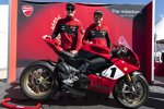 Chaz Davies und Alvaro Bautista mit der Ducati Panigale V4 916-Edition