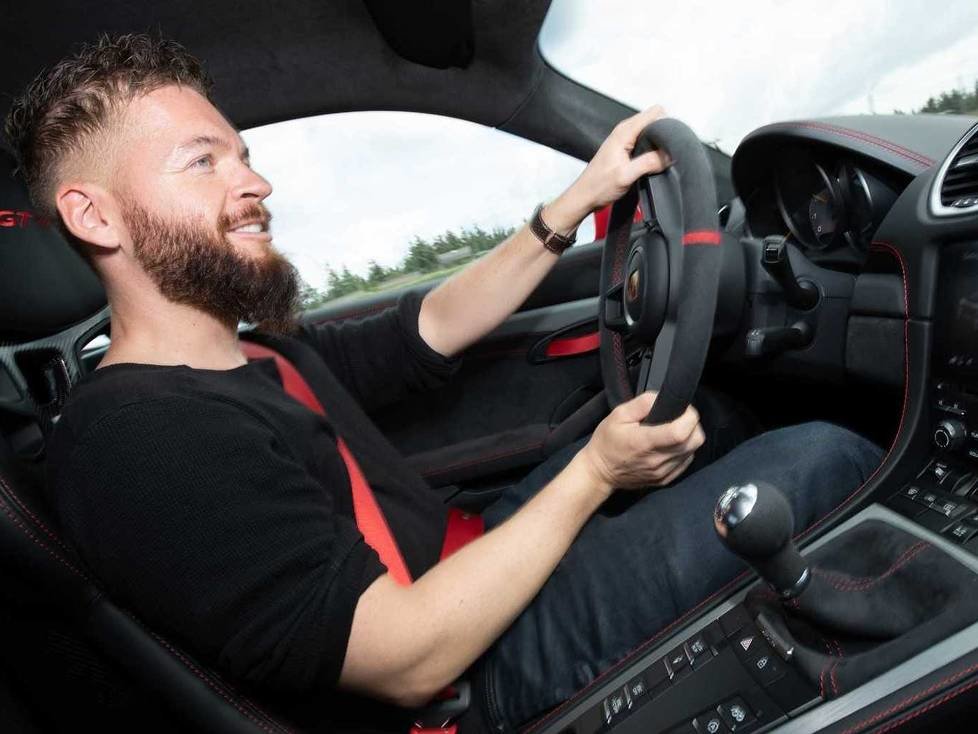 Motor1.com Deutschland Chefreporter Stefan Wagner im Porsche 718 Cayman GT4 (2019)