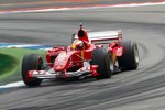 Mick Schumacher im Ferrari F2004 seines Vaters Michael Schumacher