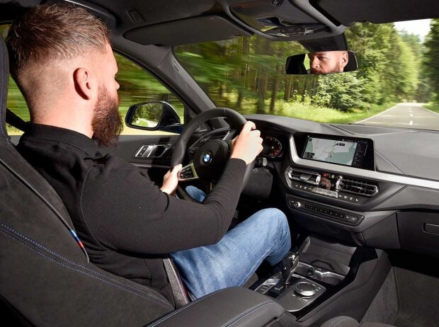 Stefan Wagner im BMW M135i im Test (2019) Stefan Wagner im BMW M135i im Test (2019)