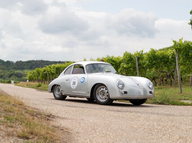 Titel-Bild zur News: Porsche 356 A T2 Coupe, Baujahr 1957, Sieger ADAC Heidelberg Historic 2019