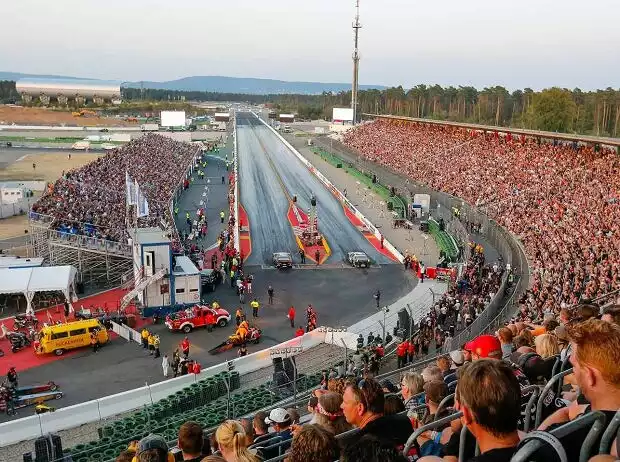Hauptakteur bei den NitrOlympX 2019: Der Drag-Strip des Hockenheimrings Titel-Bild zur News: Hauptakteur bei den NitrOlympX 2019: Der Drag-Strip des Hockenheimrings