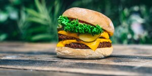 Lewis Hamilton investiert in fleischlose Burgerkette