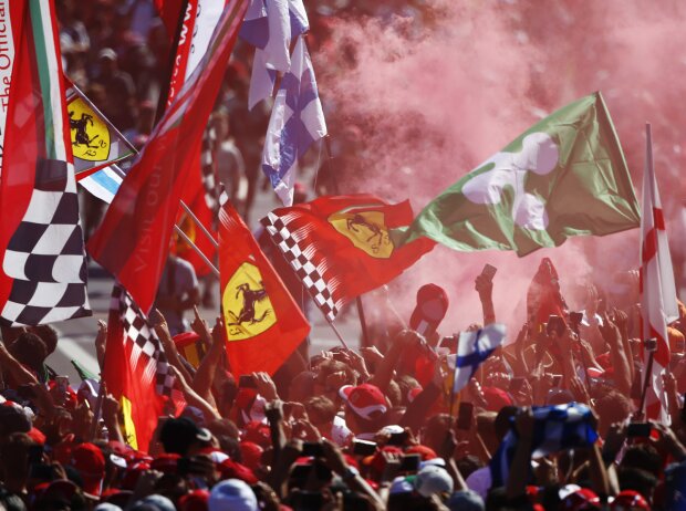 Titel-Bild zur News: Tifosi: Ferrari-Fans in Monza