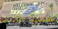 Bild zum Inhalt: Mit der Yamaha M1 durch Tavullia: Valentino Rossi begeistert seine Fans