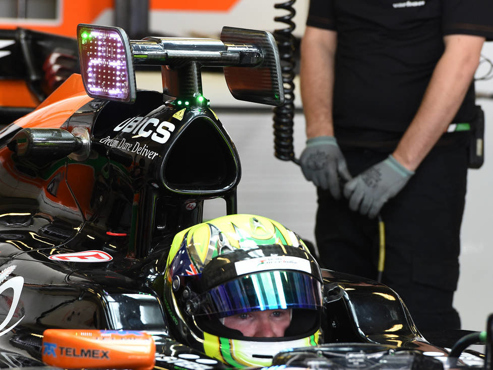 Spike Goddard testet den "Info-Wing", Abu Dhabi 2014