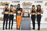 Martin Truex Jr. (Gibbs) mit den Monster-Girls