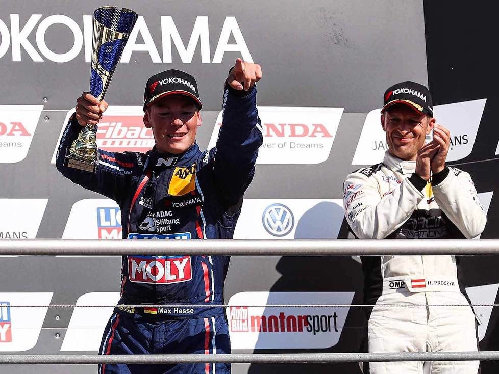 Hyundai-Pilot Max Hesse auf dem Podium, ADAC TCR Germany Hockenheimring 2019