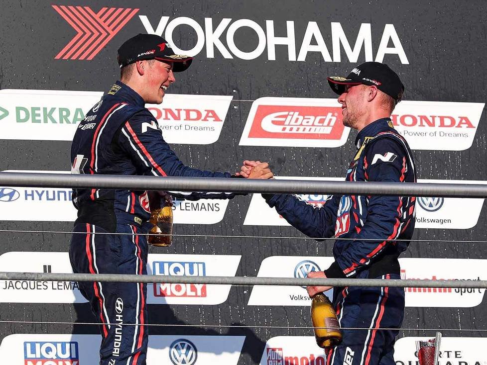 Die Hyundai-Piloten Max Hesse und Théo Coicaud auf dem Podium, , ADAC TCR Germany Hockenheimring 2019