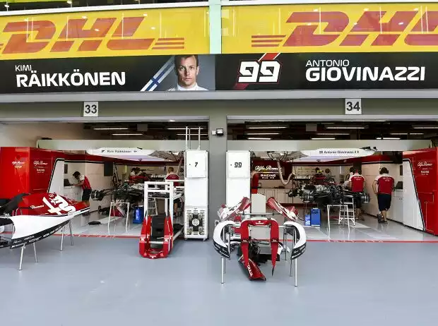 Box von Alfa Romeo in Singapur 2019 Titel-Bild zur News: Box von Alfa Romeo in Singapur 2019