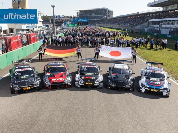 Robert Wickens, Rene Rast, Tom Blomqvist, Gerhard Berger, Super GT, Nissan, Toyota, Flagge Robert Wickens, Rene Rast, Tom Blomqvist, Gerhard Berger, Super GT, Nissan, Toyota, Flagge