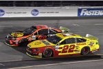 Joey Logano (Penske) und Martin Truex Jr. (Gibbs)