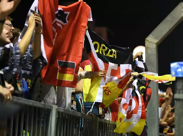 Fans Titel-Bild zur News: Fans