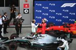 Charles Leclerc (Ferrari) und Lewis Hamilton (Mercedes) 