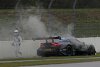 Bild zum Inhalt: Aston Martins Debakel in Runde 1: Juncadella-Auto fängt Feuer!