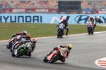Alvaro Bautista führt das Rennen an
