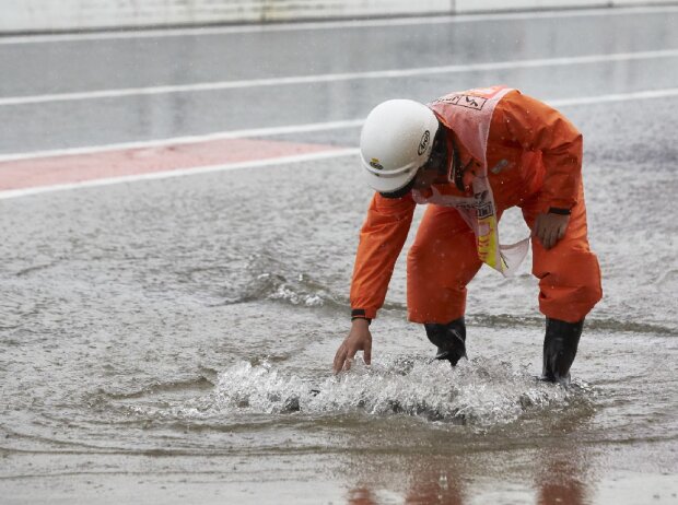 Sportwart in Suzuka im Regen 2017