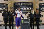 Denny Hamlin (Gibbs) mit den Monster-Girls