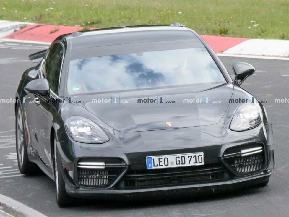 Porsche Panamere Lion