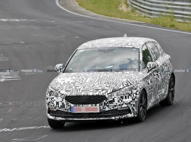 Seat Leon 2020 Erlkonig Zeigt Das Neue Cockpit Es Wird