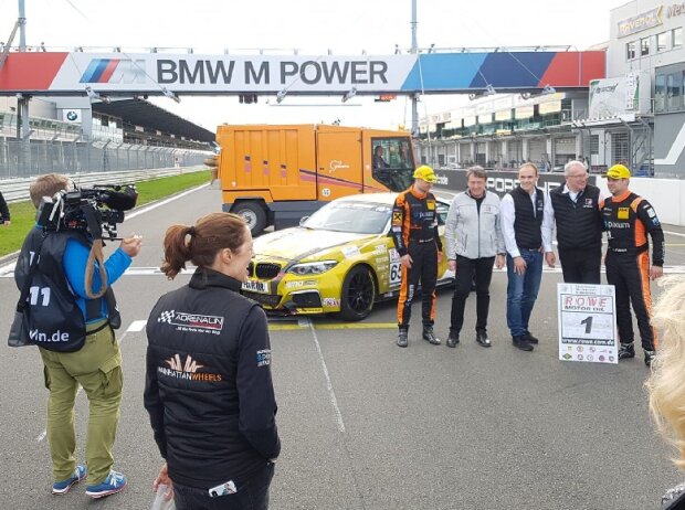 Titel-Bild zur News: David Griessner, Yannick Fübrich, BMW M240i Racing, Kehrmaschine