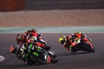 Jonathan Rea vor Alvaro Bautista und Chaz Davies