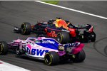 Sergio Perez (Racing Point) und Max Verstappen (Red Bull) 