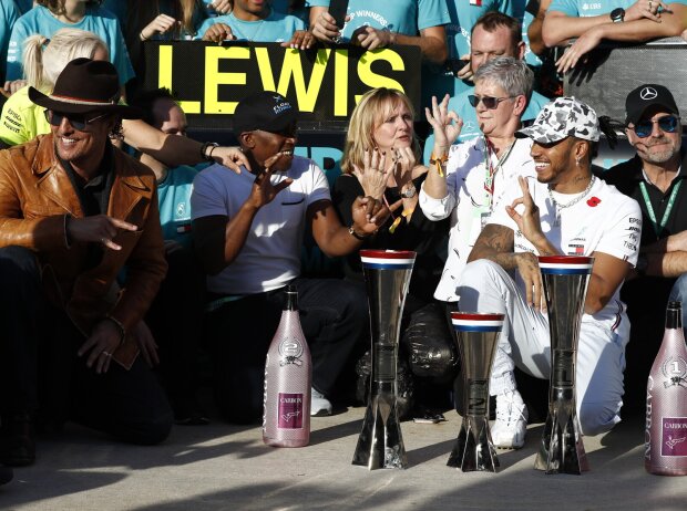 Titel-Bild zur News: Lewis Hamilton mit Vater Anthony, Stiefmutter Linda und Mutter Carmen