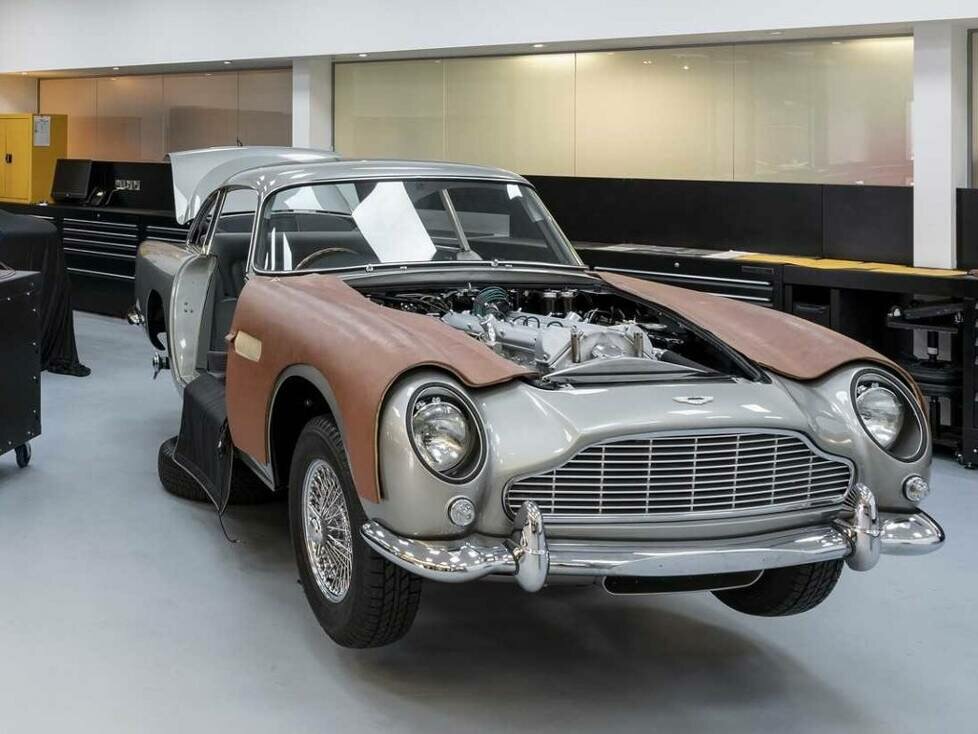 Aston Martin Goldfinger DB5 Continuation Model