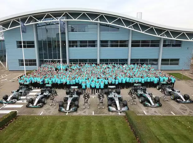 Mercedes-Feier mit allen WM-Autos, 2019 Titel-Bild zur News: Mercedes-Feier mit allen WM-Autos, 2019