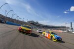 Pace-Laps: Kyle Busch (Gibbs) und Joey Logano (Penske) 