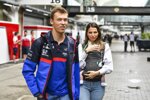 Daniil Kwjat (Toro Rosso) mit Kelly Piquet und seiner Tochter