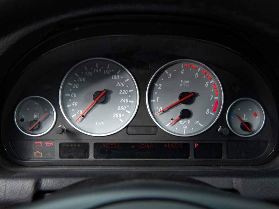 Armaturen des BMW X5 4.6 iS (2002)