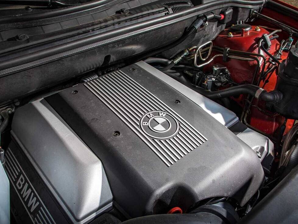 Motor des BMW X5 4.6 iS (2002)