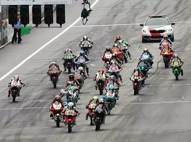 Moto3 Start in Spielberg Titel-Bild zur News: Moto3 Start in Spielberg