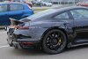 Porsche 911 Turbo (2020) mit Entenbürzel am Heck erwischt