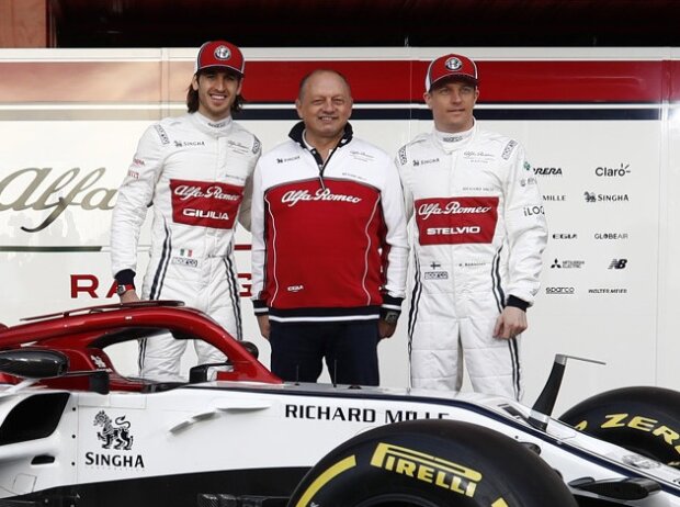 Antonio Giovinazzi, Kimi Räikkönen Antonio Giovinazzi, Kimi Räikkönen