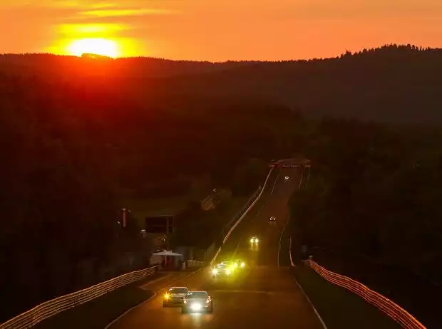 Sonnenaufgang am Nürburgring Titel-Bild zur News: Sonnenaufgang am Nürburgring