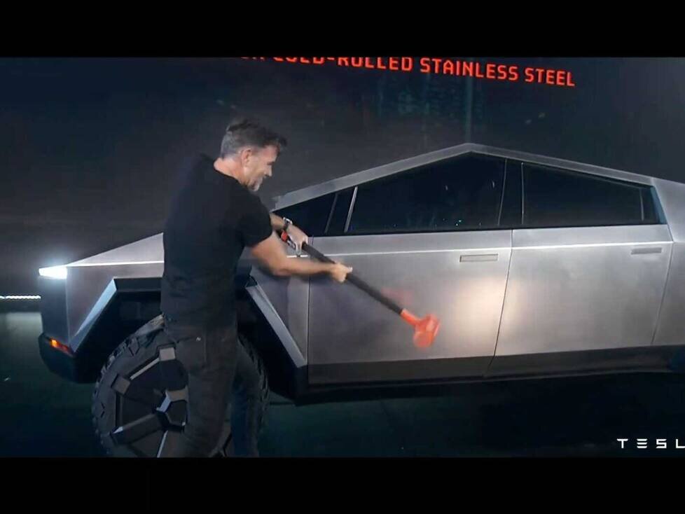 Tesla Cybertruck, Vorschlaghammer