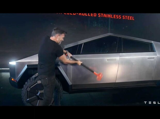 Tesla Cybertruck, Vorschlaghammer Tesla Cybertruck, Vorschlaghammer
