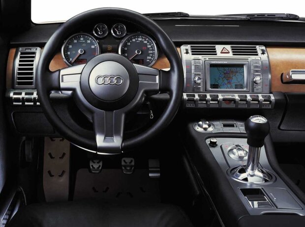 Cockpit des Audi Steppenwolf (2000) Cockpit des Audi Steppenwolf (2000)