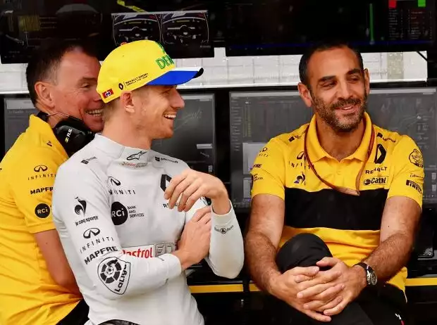 Nico Hülkenberg, Cyril Abiteboul, Carlos Sainz Titel-Bild zur News: Nico Hülkenberg, Cyril Abiteboul, Carlos Sainz